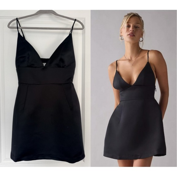 Kimchi Blue Dresses & Skirts - Kimchi Blue Women's Medium Black Fit & Flare Satin Mini Dress NWT UO